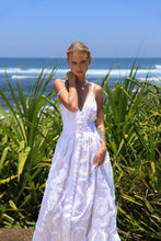 Load image into Gallery viewer, Look 1: Linen & Pearls