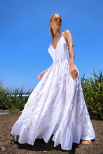 Load image into Gallery viewer, Look 1: Linen & Pearls