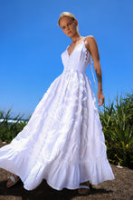 Load image into Gallery viewer, Look 1: Linen & Pearls