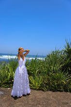 Load image into Gallery viewer, Look 1: Linen & Pearls