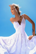 Load image into Gallery viewer, Look 1: Linen & Pearls