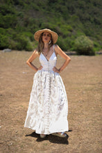 Load image into Gallery viewer, Look 2: Linen & Shells