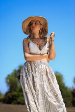 Load image into Gallery viewer, Look 2: Linen & Shells