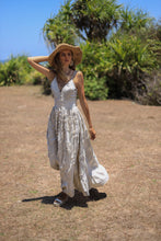 Load image into Gallery viewer, Look 2: Linen & Shells