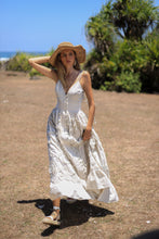 Load image into Gallery viewer, Look 2: Linen & Shells