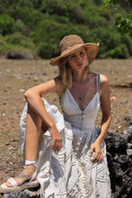 Load image into Gallery viewer, Look 2: Linen & Shells