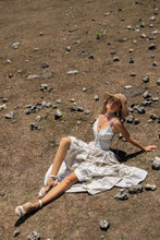 Load image into Gallery viewer, Look 2: Linen & Shells