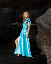 Load image into Gallery viewer, Look 5: Vibrant Dimond Blue