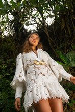 Load image into Gallery viewer, Look 1: Shells & Pearls