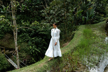 Load image into Gallery viewer, Look 11: Mother of Pearls