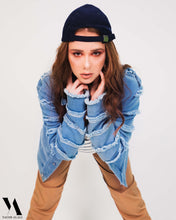 Load image into Gallery viewer, المرأة عارضة الدنيم