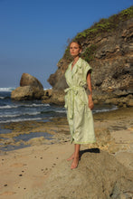 Load image into Gallery viewer, Look 29: Beach Trench - Mint
