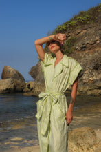 Load image into Gallery viewer, Look 29: Beach Trench - Mint
