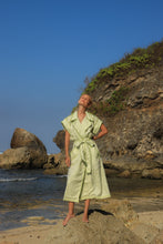 Load image into Gallery viewer, Look 29: Beach Trench - Mint
