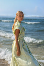 Load image into Gallery viewer, Look 29: Beach Trench - Mint
