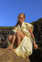 Load image into Gallery viewer, Look 30: Beach Trench - Lemon
